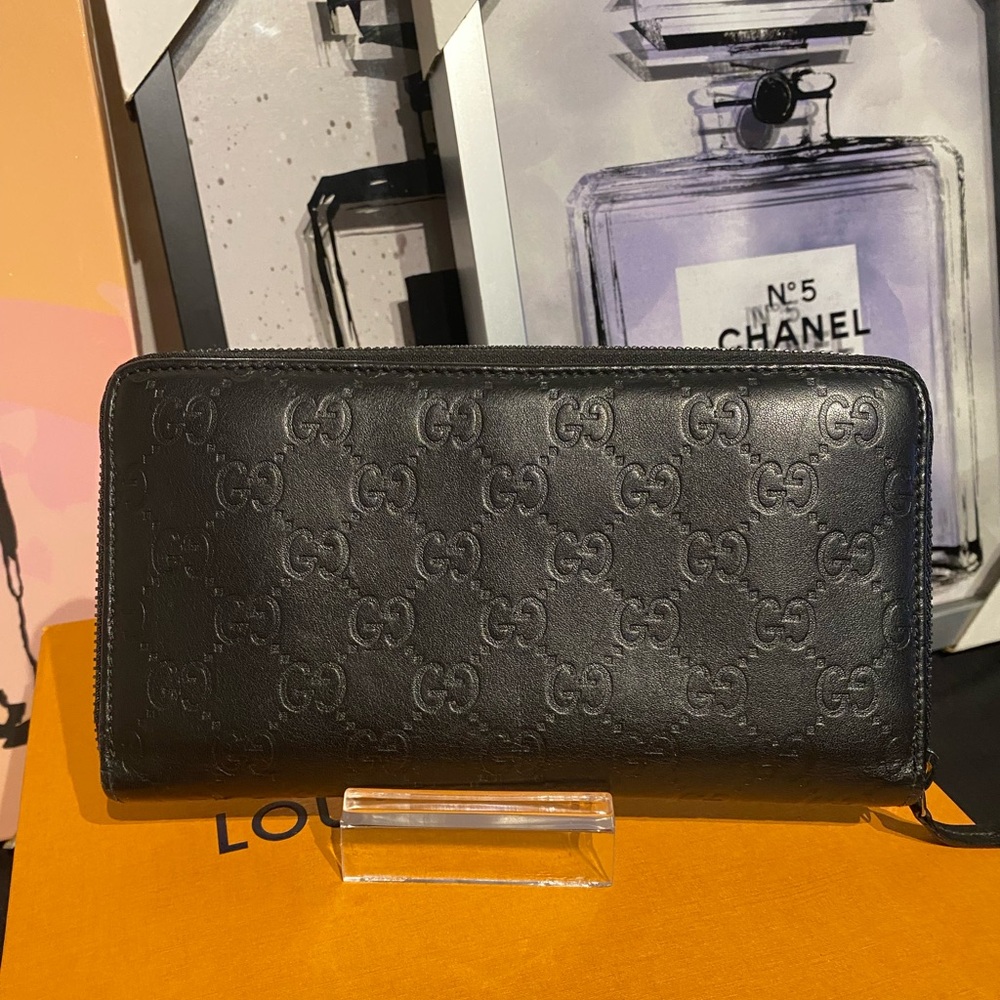 Gucci GG Embossed Shima Leather Long Zip Wallet Organizer